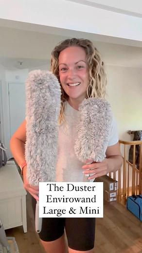 @clean_with_kara shows us how it's done with the Duster EnviroWand! 🙌 From tight corners to high ceiling fans, this versatile tool works in so many places—especially when you attach it to our telescopic mop handle for those out-of-reach spots. What's your favorite way to use the EnviroWand? Share in the comments below! | Norwex