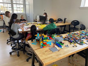 Kids attend a NASA summer camp, build robots