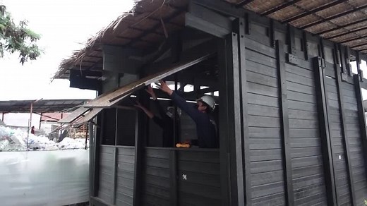 In major ocean polluter Philippines, group turns plastic waste into planks