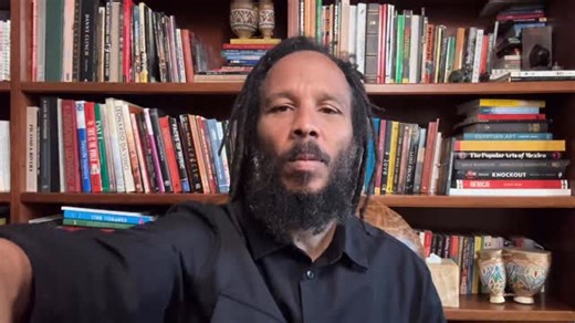 A reflection on my father from the deepest parts of my heart and subconscious mind. MANY MOURN FOR BOB lyrics [Bob Interlude] Well well well Many mourn for Bob So he was young with no regret The race was hard and he did his best When your whole world lets you down Where will you turn A ship tossed and battered by the angry sea He was more than a good friend Yeah he was more than heaven sent Oh the good Lord bless his soul Reminisce on the days of old The tide of time keeps raging on You lose the