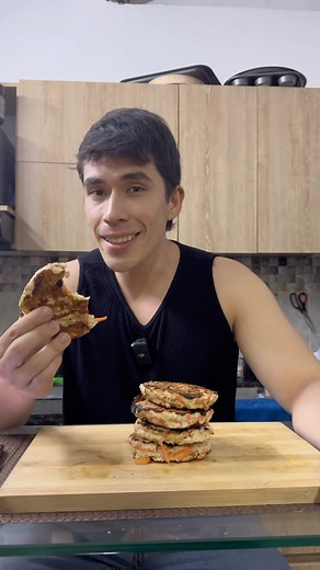 1.9M views · 99K reactions | Chimbas de hamburguesitas Uno resuelve - - - INGREDIENTES: 450g Pechuga de pollo 200g zanahoria 1und huevo - - Info Coaching/Asesorias online  (Alimentación y Entrenamiento) Link en perfil. - - #pparcee #sigametodobien #gym #fitness #gymrat #recetas #recetasfaciles #recetascaseras #hamburguesa #recetasfit #pechugadepollo #pollo #hamburguesafit | Charlie Ossa | Facebook