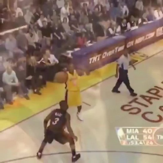 (2006) Shaq and an 18-year-old Andrew Bynum go at it 🔥 | Timeless Sports