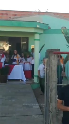 Caiu na Igreja: Memes Engraçados e Tombos Inesperados