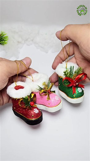 Hermosos botines navideños con tapas de botella 🎄 😍 #Christmas #homedecor #manualidadesnavideñas #handmade