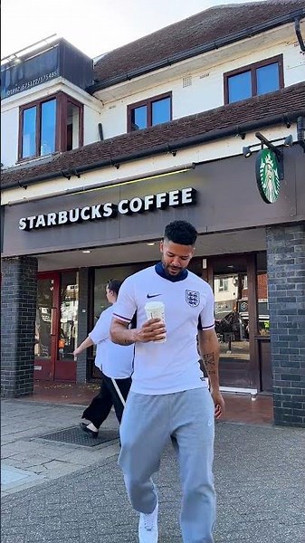 ENGLAND FANS KNOWING WE HAVE TO FACE LIONEL MESSI… 😅 🇦🇷 🏴󠁧󠁢󠁥󠁮󠁧󠁿