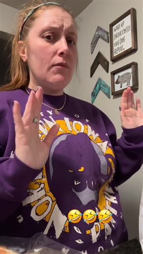 Allyson Manternach | #mini #groceryshopping #haul from @hyvee @hyveecrossroads @oikos @bibigousa @folgers | Instagram