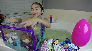 FROZEN BATH TOYS Fizzy Bath Bombs Surprise Eggs Balls Giant Egg Surprise Peppa Pig Water Toy Review