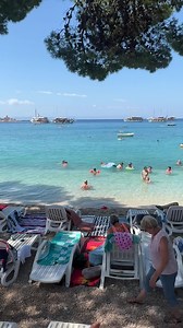 #August2023 #Makarska central #beach vibes #summer2023 #lito2023 ⛱️☀️⛱️ 🎥: @vice.rudan.photography @makarska.riviera.beaches @visit.makarska . . . #makarskariviera #visitmakarska #dalmatia #croatia #croatiafulloflife #croatiafullofmagic #makarskarivierabeaches #makarskatravel #makarskabeach #visitmakarskariviera #dalmatianlife #dalmatianwayoflife #dalmatianliving #cittaslowcroatia #mediterraneanlife #mediterraneanliving #mediterraneanstyle #mediterraneansea | Makarska Riviera Beaches