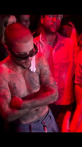 19K views · 450 reactions | ตรงตามคชลักษณ์  ได้ที่ ถอดเสื้อโชว์ลาย ใส่แว่นดำ ยืน กอดอก JUSTIN BIEBER @ 1OAK NIGHTCLUB , TOKYO โตเกียว ระหว่างช่วงไปเปิด POP UP STORE แบรนด์ SKYLRK 4 วัน ที่ญี่ปุ่น  #JUSTINBIEBER #1OAKNIGHTCLUB #TOKYO #JAPAN | TRAP Music World | Facebook