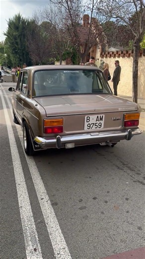 El coche SEAT 124 LS Clásico #coches #autos