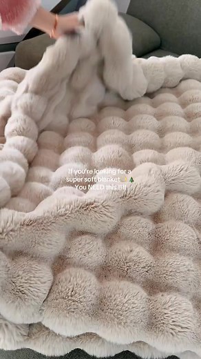 🌙Perfect for cozy nights, movie marathons, or adding a plush touch to your bedroom.🌙 ✨ Incredibly soft & gentle on skin ✨ Lightweight warmth for year-round comfort 🛒Ultra Soft fluffy Blanket: https://cutt.ly/atqq9iL5 | Gadgets