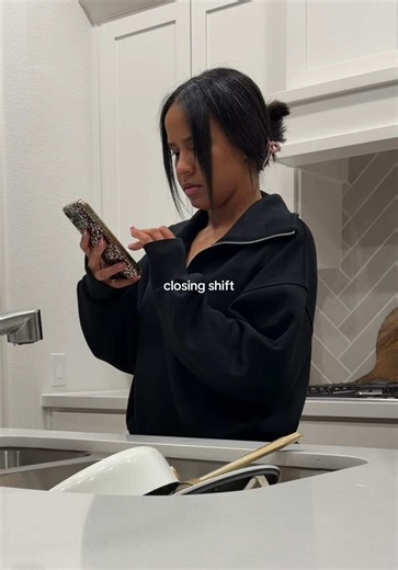 You know the drill, back with another closing shift 🤝 waking up to a clean home will always be my favorite 🫧 #cleantok #closingshift #asmrcleaning