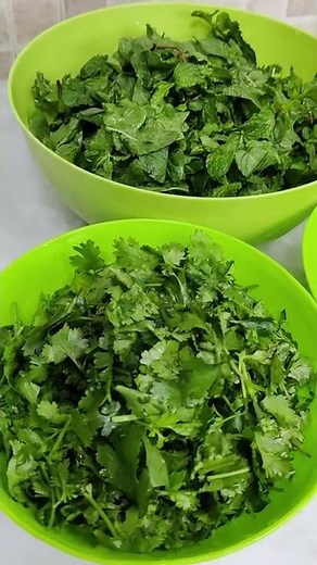 Mint Sauce Recipe || Easy Mint Sauce Recipe By Kitchen Witchen With Nadia || پودینے کی چٹنی