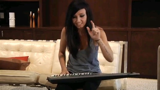 Keytar Lesson with LIGHTS - AOL (2009)