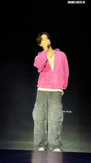 หล่อเป็นแก้วเป็นแสง #marktuan #marktuanfanconbkkb2026 #theshapofyoubkk #silhouette #marktuantheshapofyou_bkkd1