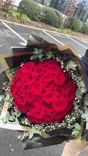 50 roses rouges ❤️ #redrose #rose #engagedflower #engaged #engagement #love #amour #fleur #roserouge