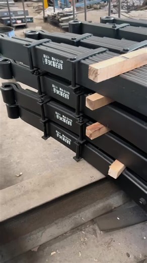 Selected high-strength spring alloy steel, forged through multiple precision processes such as forging, quenching, and straightening, possesses both rigidity and toughness. #leafspring #howo #isuzu #Mercedes #volvo #Scania #tata #daf #man #hino #autoparts #HeavyTruckParts #Africaheavydutyleafspring #truckleafspringAfricaexport #multileafspringpackAfricamarket #steelplateleafspringAfricacommercialvehicle #reinforcedleafspringforAfricanterrain #heavytruckleafspringAfricadustyroads #parabolicleafsp
