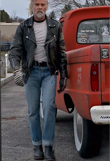 Fall Boots Outfit Ideas for Jeans and Leather Enthusiasts