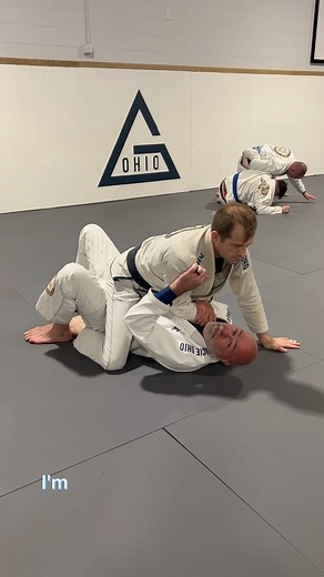 1.4K views · 178 reactions | Cross Collar Choke Defense from the Mount. #bjj #graciejiujitsu #gracieohio #jiujitsu #crosschokedefense #chokedefense #relsongraciejiujitsu | Gracie Ohio Jiu-Jitsu Academy - Columbus | Facebook