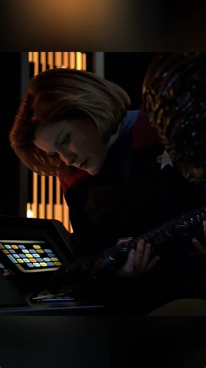 Alien Ships Appear - Star Trek Voyager | 🛸Sci-Fi-Files #scifi