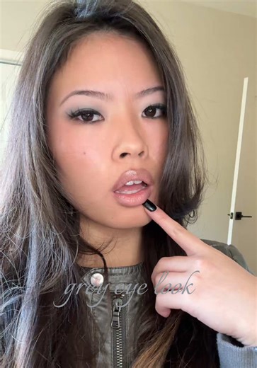 Exploring the Grey Eye Look in Fashion
