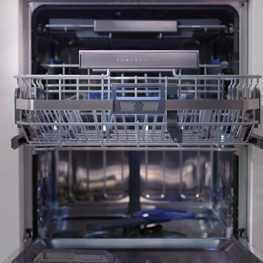 Our world-first ComfortLift® system raises the dishwasher's lower basket to a convenient height. Loading and unloading have never been easier. | Electrolux