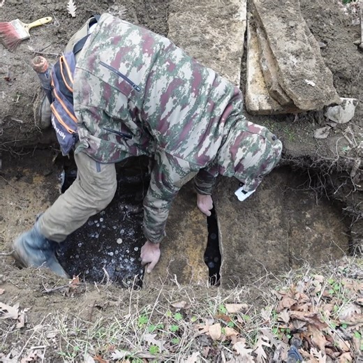 191K views · 1.4K reactions | While searching for treasure, we found treasure inside snakes and got scared. | ATA OSMAN | Facebook