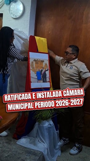 Ratificada Junta Directiva de la Cámara Municipal de Simón Bolívar para el periodo 2026-2027 En un acto marcado por el compromiso patriótico y la unidad institucional, este miércoles 7 de enero se llevó a cabo la sesión solemne de instalación y juramentación de la nueva Junta Directiva del Concejo Municipal del Municipio Simón Bolívar para el periodo legislativo 2026-2027. La actividad, realizada en el Salón de Sesiones del Concejo Municipal, contó con la presencia del Alcalde Saúl Yánez, el cue