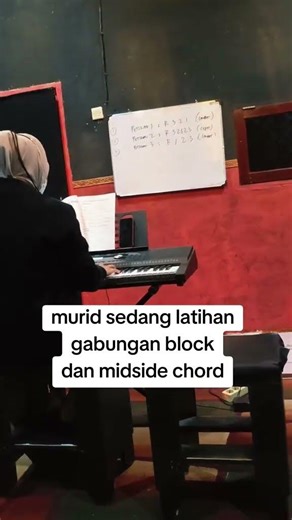Les Piano Keyboard Jakarta Murid Latihan Gabungan Teknik Block Midside Chord (dekat Bekasi & Depok)