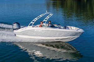 Chaparral 21 SSi OB Boat Test | Boating Mag