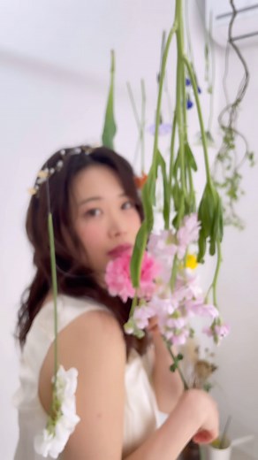 井上彩子♡あやぱい on Instagram: ". カレンダー&写真集撮影も終盤です...💐 photographer @shun_matsumoto0308 hair&makeu @nr30223 #あやぱい #撮影 #shooting #写真集 #花 #花のある風景 #flowerstagram #beauty #春 #spring #春メイク"
