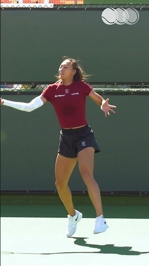 Zheng Qinwen | WTA Next-Gen Top Player [Slow-motion]
