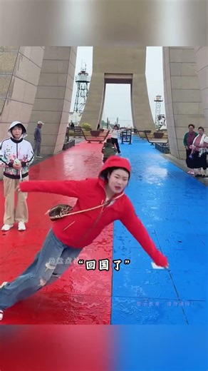 盘点放假旅游中的搞笑瞬间：放假是让你出去玩的，不是让你出去丢人的