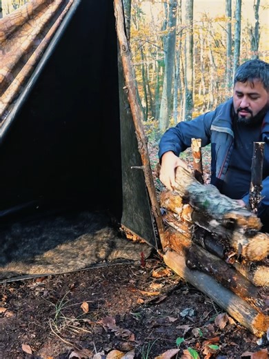 Building Shelter In the Jungle #shelter #bushcraft #outdoorlife #cooking #survivalskills