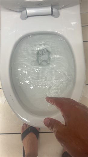 2000s American standard afwall toilet siphoning out!!!