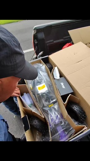 This model gets so much hate, but is 10x better than the HPI in my opinion. Any part you have on your HPI this will take it. Part 2 of 3 Alao did you know that HPI is not even american made...🤔 Dont get fooled! #hpiracing #remotecontrolcar #traxxas #fms #losi #baja #buggy #rc #rccars #unboxing #godbless | Moe Vides