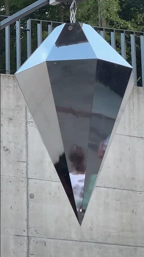 Dazzling Display: The Spinning Diamond Reflection