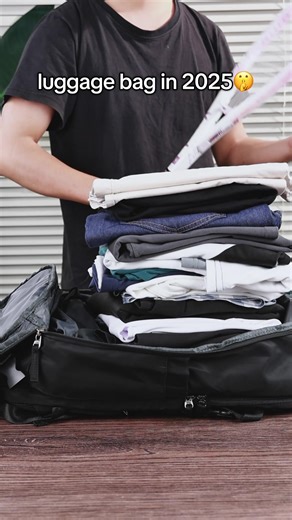 This 2025 new vacuum compression backpack is so fit for short trips!Just take one and get rid of the anxiety of a broken suitcase 🫥🫥#vacuumbackpack #airbag #vacuumbag