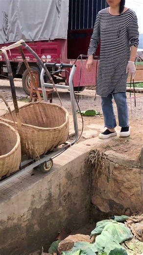 FARM HACK! Building a Narrow Path Transport Cart for Vegetables