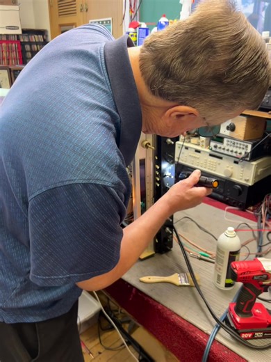 Checking out this pioneer SX3800 Receiver. #vintageaudio #vintagestereo #hifiaudio #audiophile #audiophiles #pioneer #classicaudio #stereo #workvibes #vintage | The Vintage Audio Shop