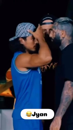 Prime on Instagram: "2014년 개봉한 영화 “인터스텔라(Interstellar)”*는 우주를 배경으로 한 SF 영화이지만, 그 중심에는 결국 사랑과 시간에 대한 이야기가 있습니다. 블랙홀과 상대성 이론보다도 더 오래 남는 것은, 딸을 향한 쿠퍼의 마음이 끝내 시간을 넘어 닿는 순간들이죠. 우주 한가운데서도 인간의 감정은 가장 강력한 힘으로 남아 있다는 메시지는 조용하지만 깊게 다가옵니다. 이 영화의 감정을 완성시키는 건 한스 짐머의 반복되는 오르간 선율입니다. 처음엔 차갑게 들리지만, 시간이 흐를수록 심장 박동처럼 가슴에 남아 관객을 붙잡아두죠. 특히 쿠퍼가 과거의 순간을 바라보며 절규하던 장면에서는 음악과 화면이 겹쳐지며 말로 설명할 수 없는 먹먹함을 남깁니다. 많은 사람들이 “이 음악만 들어도 그 장면이 떠오른다”고 말하는 이유도 바로 그 때문일 겁니다. 다시 이 영화를 보면, 인류의 미래에 대한 이야기라기보다는 놓치고 싶지 않은 누군가에 대한 기억처럼 느껴집니