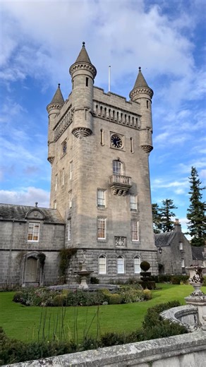 Today, along with Pauline of @21cscotland , I headed to Balmoral Castle for an interior tour of the castle. We chose a later slot so we could make the most of the estate and do a walk around 4 of the cairns on the estate (to Queen Victoria’s husband and a number of her children and to celebrate the purchase of the estate). We were blessed with blue sky and sunshine for the walk but up against it in terms of time (hence my red face at Prince Albert Cairn!) - nonetheless, we had a great walk.Suita