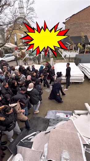 HALI FUARI HALI DEPOSU on Instagram: "🎉YENİŞEHİR DE DEV HALI VE BATTANİYEYİ FESTİVALİ BAŞLIYOR! 🗒️ 14 ŞUBAT CUMARTESİ GÜNÜ BAŞLIYOR 📍YENİŞEHİR / BURSA 💥3 / 1 FİYATINA SATIŞLAR 💥 ⸻ ⏰ Cumartesi günü açılış: 11:00 🚛 3 TIR dolusu Halı • Yolluk • Battaniye • Ev Tekstili 📍 ADNAN MENDERES CADDESI ÜZERINDE ( veysel karani Camii’nin 200 metre ilerisindedeyiz) Adres bilgisi için arayabilirsiniz 0541 735 86 01 ⸻ 💰 FESTİVAL ÖZEL FİYATLARI 🔻 Piyasa değeri 5.000 – 6.000 TL olan halılar ➡️ 750 TL / 12