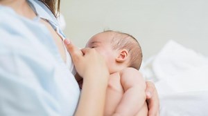 Cara Menyusui yang Benar agar Bayi Cukup ASI & Puting Bunda Tak Lecet