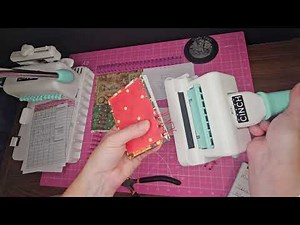 How to use the Mini Cinch by We R Memory. Christmas in July crafting.