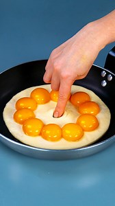 95K views · 289 reactions | Dimentica la pizza! Il miglior aperitivo di pasta sfoglia, senza cottura Ingredienti: pasta sfoglia: 500 g burro: 50 g salsa di pomodoro: 80 g prosciutto: 100 g pomodorini: 90 g sale: 2 g origano: 2 g formaggio: 50 g uova: 7 pz | Saporito.tv | Facebook