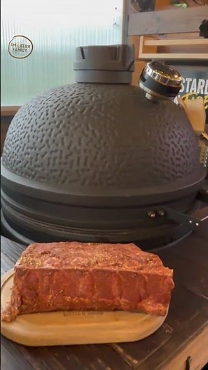 Smoked and lacquered pork loin cooked on a kamado grill 🔥 ultra juicy meat