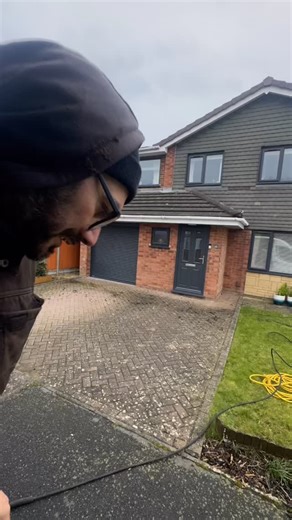 Half a driveway clean before the pump decided otherwise. 😭 Your Friendly Neighbourhood Cleaners 💦💦 📱 Call, Text or WhatsApp 07535 985371 📧 info@cleanermk.co.uk 💻 www.cleanermk.co.uk 📄 Services Fascia/Soffit/Cladding Cleaning Gutter Cleaning/Repairs Pressure Washing Machine Conservatory Cleaning Moss Removal #miltonkeynes #miltonkeynesbusiness #pressure #pressurewashing #pressurewashingservices | Cleanermk