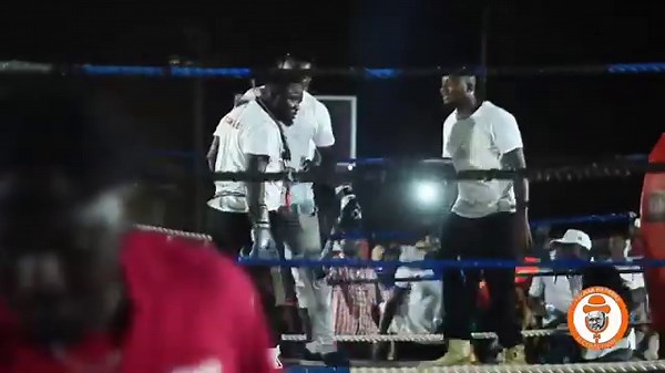 The grand boxing between the Famous Comedian KITABU FATTY VS TIJAN KEBBEH'S The Gambia 🇬🇲 international boxer based in Sweden 🇸🇪. Watch full combat. Video credit Kitabu D Comedian TV | Zoom Africa Tv