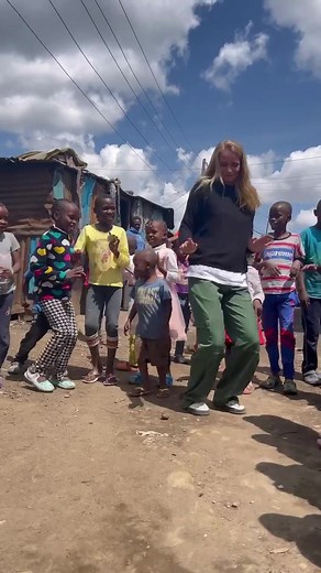 Kenya is so beautiful🇰🇪❤️ Can’t wait to see more people doing this dc🔥 Tag meee #kenyatiktok #tanzaniatiktok #commandochallenge #mavokali #afrobeat #afrodance